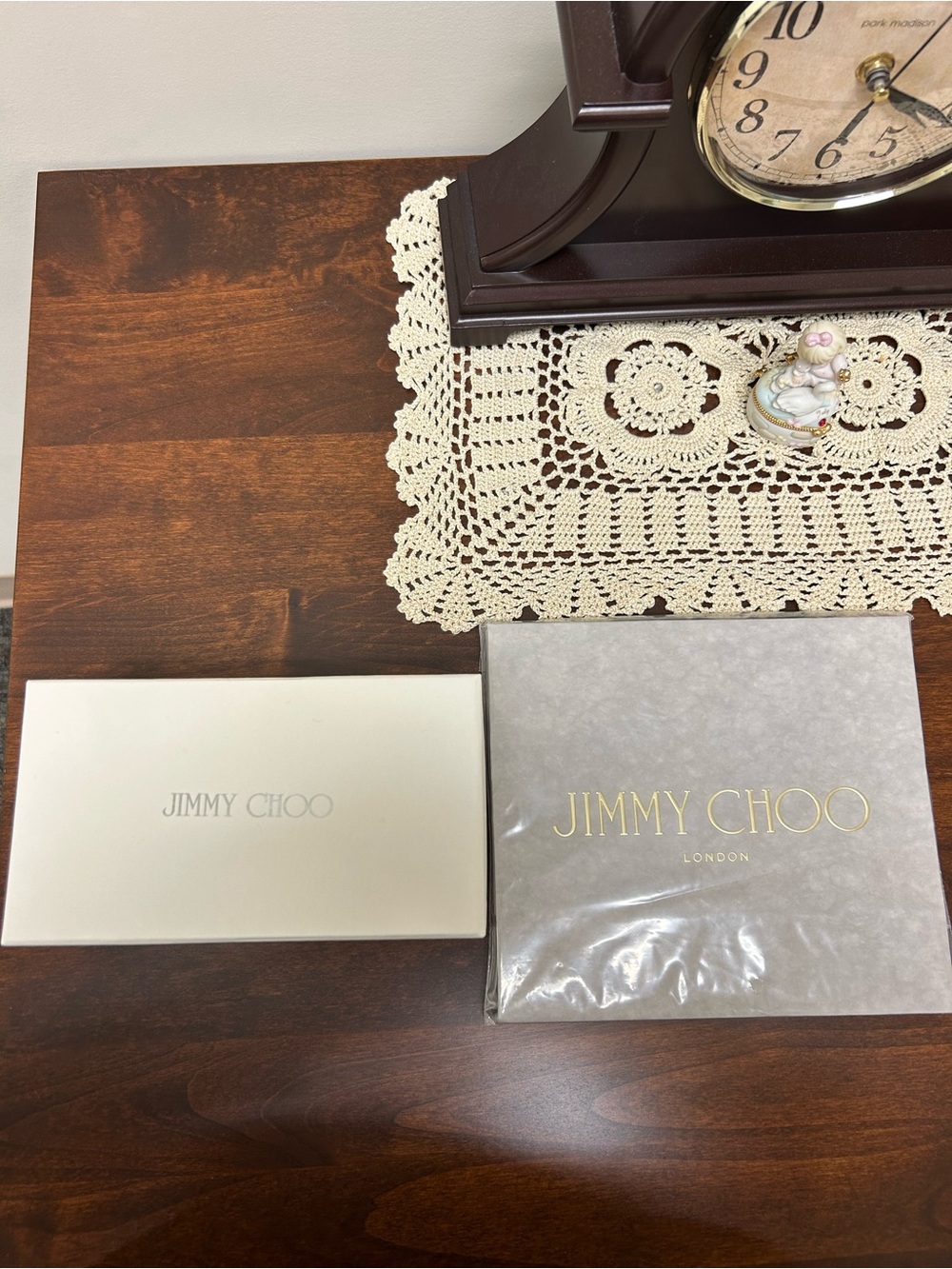 Jimmy Choo Light Cream Glossy Eyewear Case with gray gift bag. - Picture 2 of 9